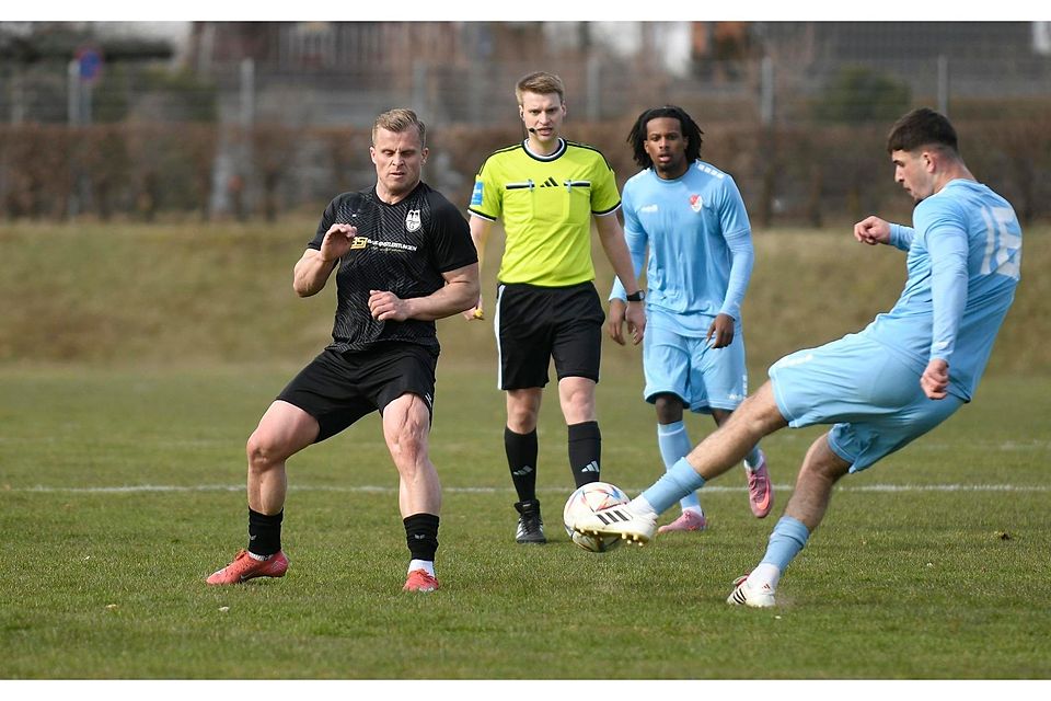 Hat sich „die Tore für das nächste Spiel aufgehoben“: Der zuletzt ohne Treffer gebliebene TuS-Torjäger Belmin Idrizovic (li.) hat in Deisenhofen ein Versprechen einzulösen.