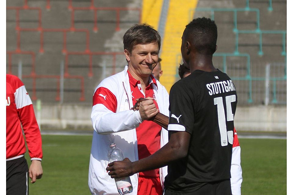VfB-Coach Ilija Aracic und sein Stürmer Prince Osei Owusu hatten in den vergangenen Spielen wieder öfter Grund zum Lachen. F: Krieger