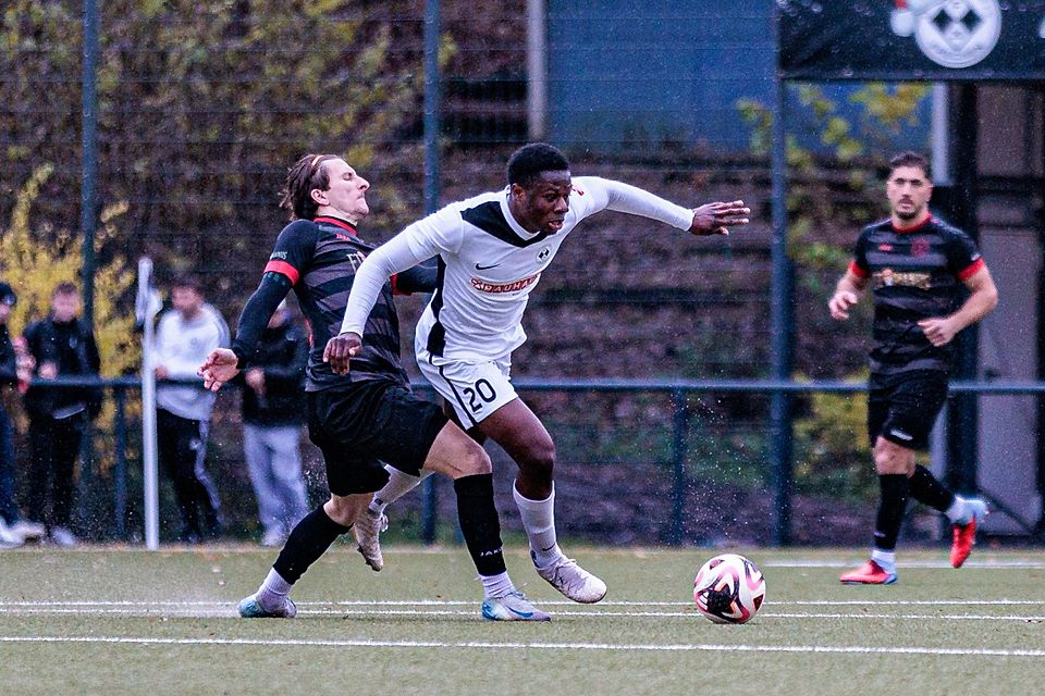 Vor allem in der zweiten Halbzeit ging es im Duell zwischen Frechen 20 und der SpVg Porz hin und her.