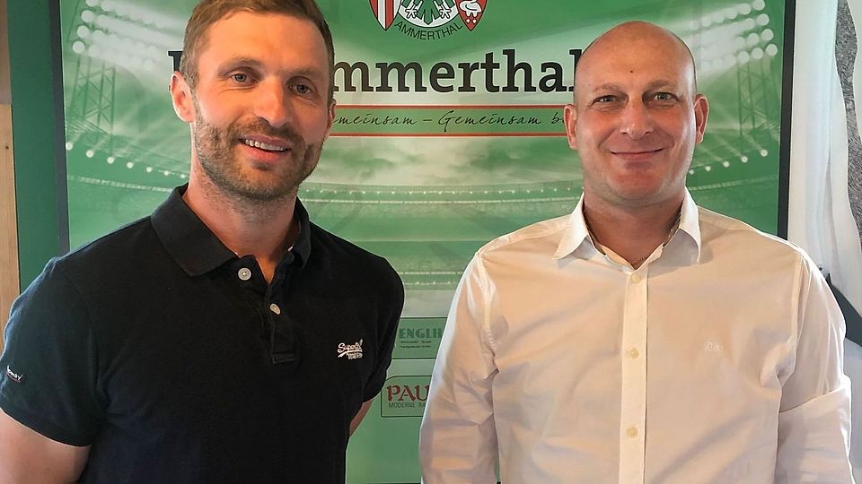 DJK-Sportdirektor Tobias Rösl (r.) stellte als neuen Trainer Jürgen Schmid vor.