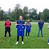 Der FC Ebenau und Trainer Boris Jonjic (hinten links) und Co-Trainer Daniel Spies (hinten rechts) stellten jetzt (vorne von links) David Gerhard, Fabian Lachnitt, Dennis Müller sowie Tobias Rothschädl (hinten Bildmitte) offiziell vor.