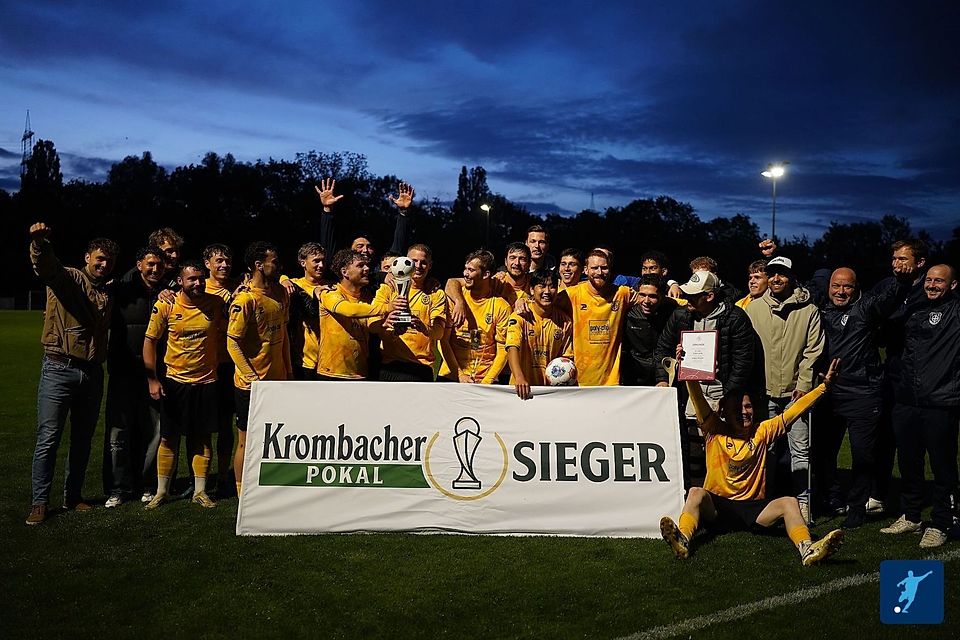Jubel nach dem Sieg im Kreispokalfinale gegen die TuS Hornau. Jubel nach dem Sieg im Kreispokalfinale gegen die TuS Hornau.