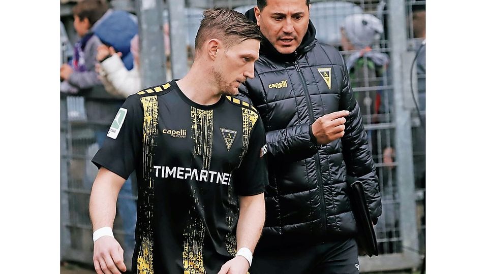 Gesprächsbedarf: Alemanias Trainer Fuat Kilic (r.) - hier mit Andre Dej - wurde nach dem Debakel von Wuppertal grundsätzlich und prangerte bei einigen Spielern fehlende Mentalität.