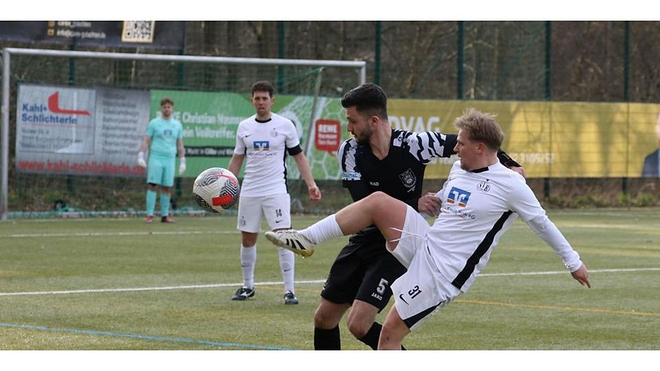 Sammy Kittel (r.) und der SV Bauerbach müssen in der Fußball-Gruppenliga eine 0:3-Niederlage einstecken. (Archivbild) © Jens Schmidt