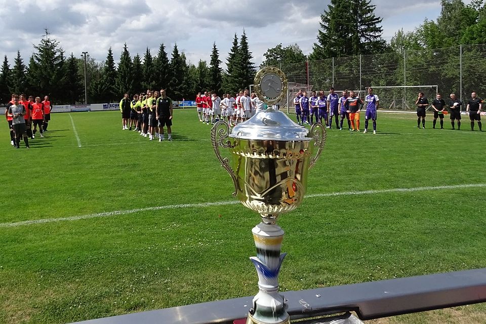 Vier Mannschaften wollen wieder den begehrten Pokal. 