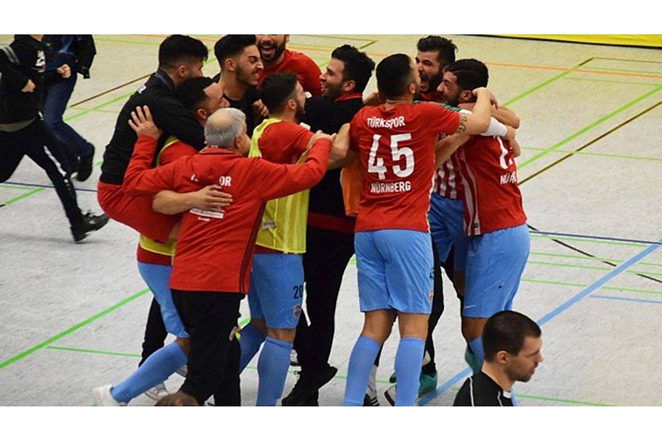 Jubel, Trubel, Heiterkeit: Türkspor Nürnberg nach dem Triumph 2018. Die Mittelfranken haben die Möglichkeit, ihren Titel zu verteidigen. F: Seidl