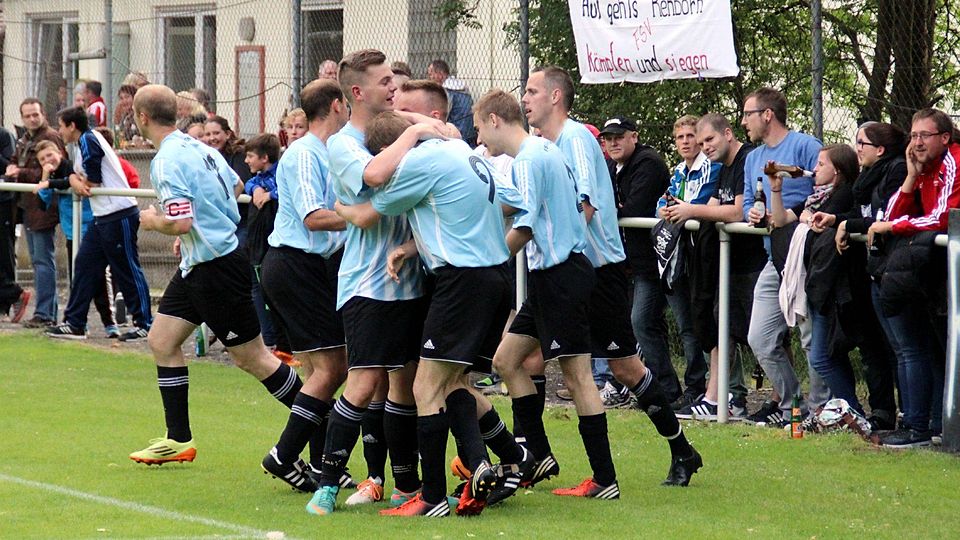 Die Rehborner freuen sich nach dem 2:0 gegen den TSV Hargesheim.     (Foto: Marcel Fennel)