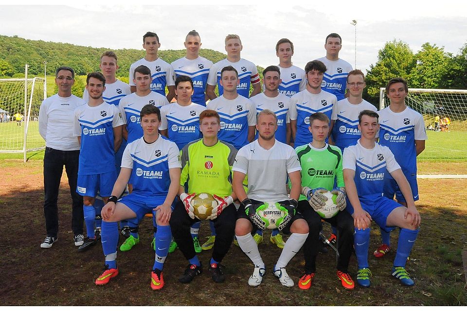 So sehen Sieger aus: Nach einem furiosen Finale konnte sich die JSG Weinsheim den Titel der A-Junioren sichern.