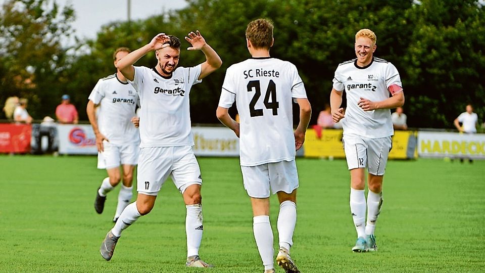 Die Spieler des SC Rieste durften sich über einen 4:2-Sieg gegen den FC Kalkriese freuen.