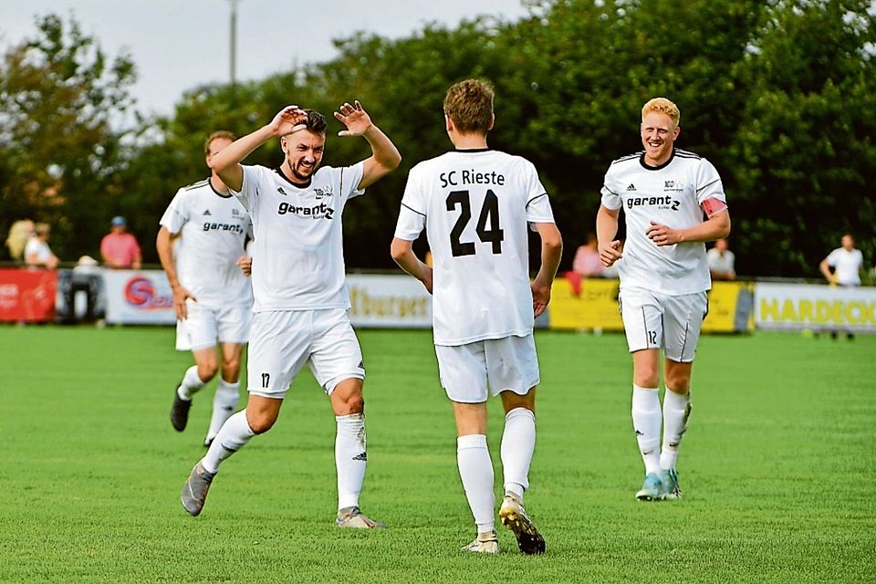 Die Spieler des SC Rieste durften sich über einen 4:2-Sieg gegen den FC Kalkriese freuen.