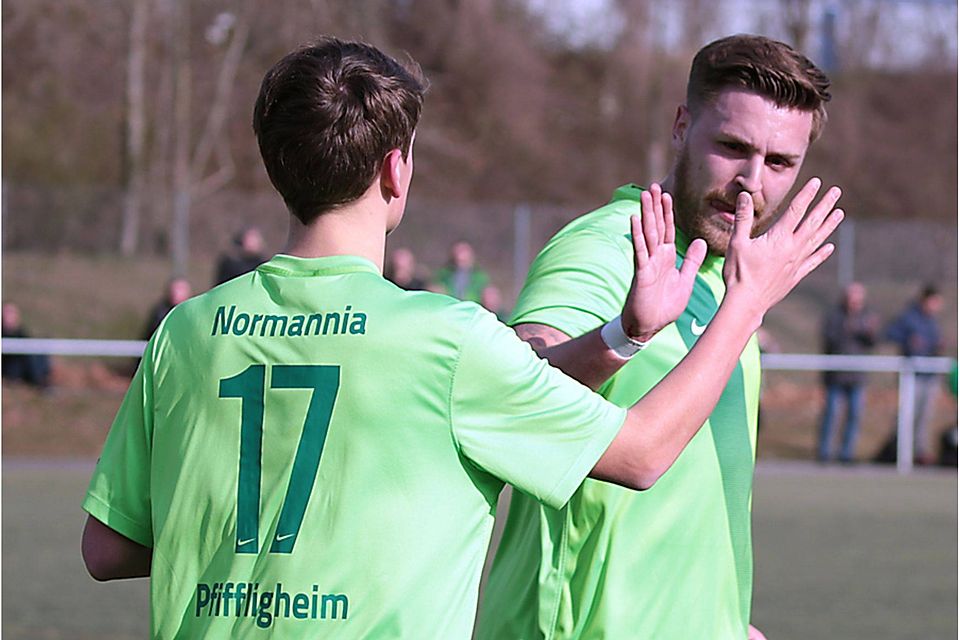 Tabellenführer Normannia Pfiffligheim spielt weiter souverän auf und siegt mit 2:1. F: Dinger