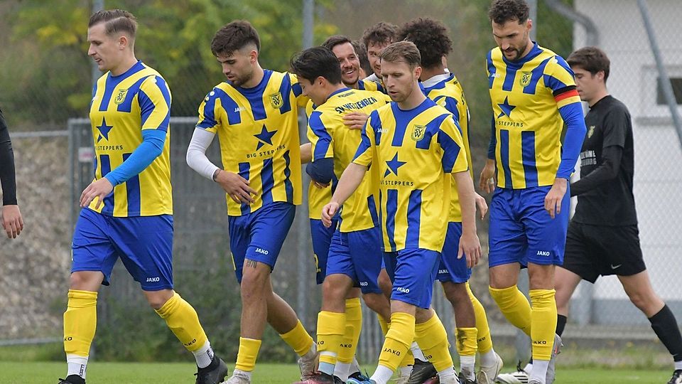 Vierfacher Wenzenbach-Jubel am Brandlberg: Eine durchschnittliche Leistung reichte dem SVW für einen 4:0-Sieg gegen den BSC.
