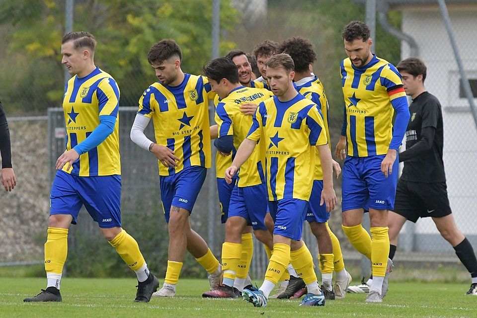 Vierfacher Wenzenbach-Jubel am Brandlberg: Eine durchschnittliche Leistung reichte dem SVW für einen 4:0-Sieg gegen den BSC.