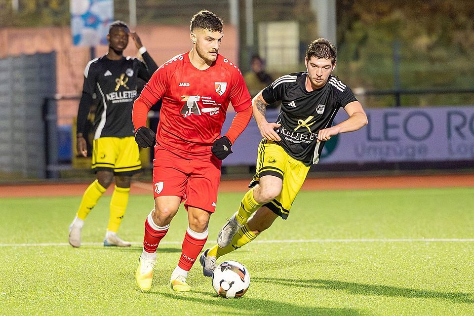 Erzielt den zwischenzeitlichen 1:1-Ausgleich für Hilfarth: Stürmer Shpend Hasani (am Ball).