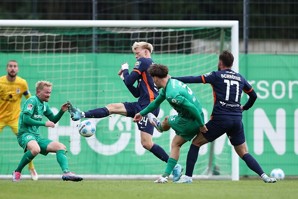 Mr. 100 Prozent: Raphael Schifferl, einer der drei Ex-Hachinger im 1860-Trikot.