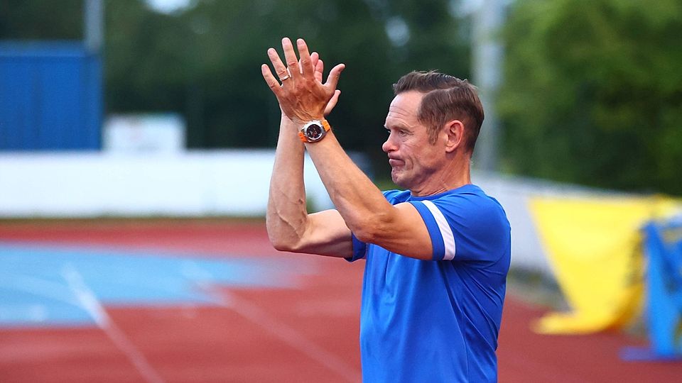 Sein Abschied zum Saisonende steht fest, dennoch hat der FC Alsterbrüder einen Big Point gelandet: Cheftrainer Jörn Großkopf. 