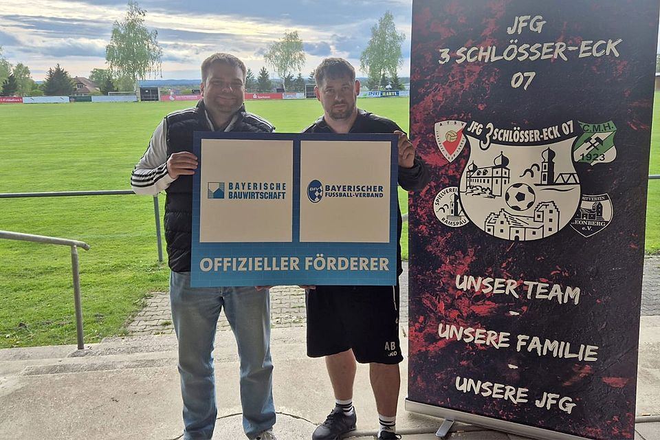 Freuen sich auf einen spannenden Finaltag in Leonberg: Stefan Lachner (Kreis-Jugendausschuss Regensburg, links) und Andy Brandl, 2. Vorsitzender der JFG 3 Schlösser-Eck. Freuen sich auf einen spannenden Finaltag in Leonberg: Stefan Lachner (Kreis-Jugendausschuss Regensburg, links) und Andy Brandl, 2. Vorsitzender der JFG 3 Schlösser-Eck.