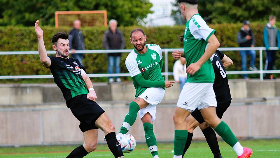 „Ich bin kein Fan von dem Modus, aber im Moment spielt er uns in die Karten“: Sebastian Biagini (li.), Kapitän von Kreisliga-Schlusslicht Lenggrieser SC, setzt seine Hoffnungen auf die Abstiegsrunde im Frühjahr.