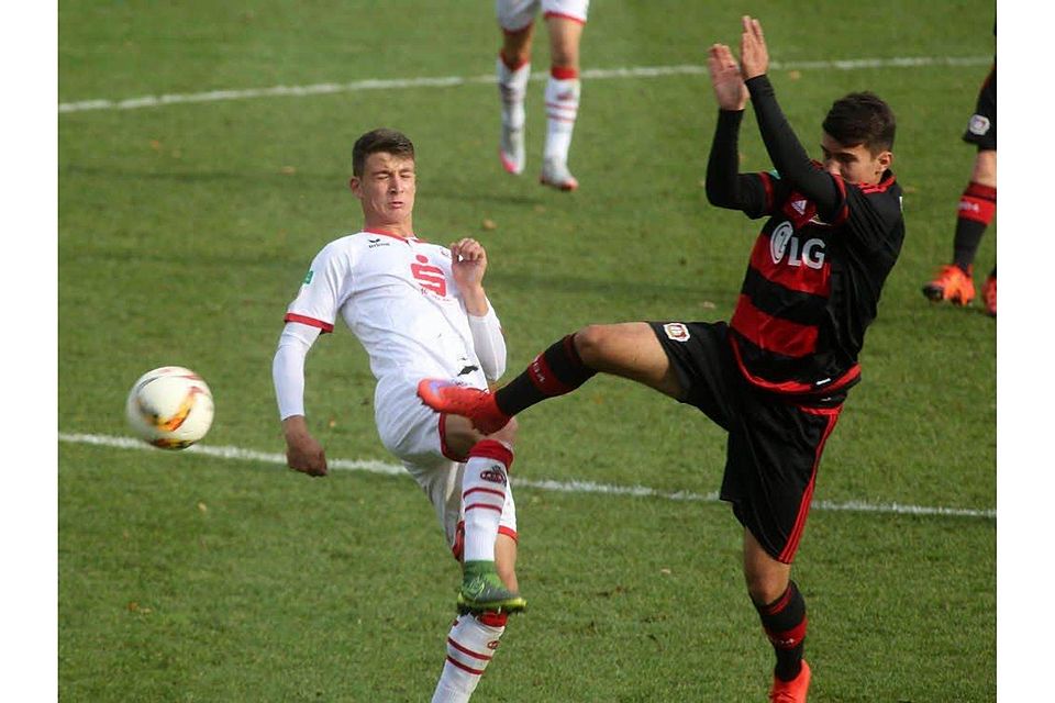 Scheut keinen Zweikampf: Youngster Salih Özcan (links) vom 1. FC Köln II, Foto: Dahmen