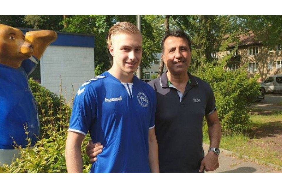 Patrick Lux mit Präsident Kamyar Niroumand. Fotos: Hertha 03 Zehlendorf