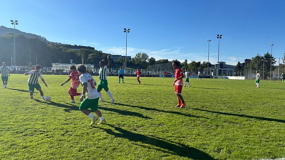 Der FC Red Star Zürich musste sich dem FC Sursee auf eigenem Platz mit 1:3 geschlagen geben.