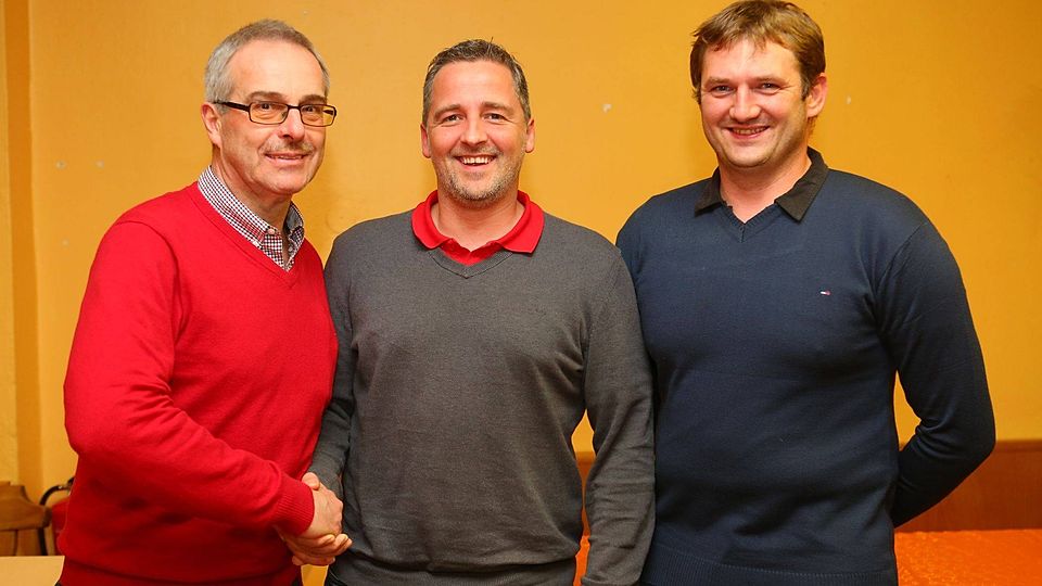 Von rechts: Abteilungsleiter Thomas Königsbauer, Alex Schmid (Trainer) und Franz Varga (1.Vorstand)  Foto:DJK