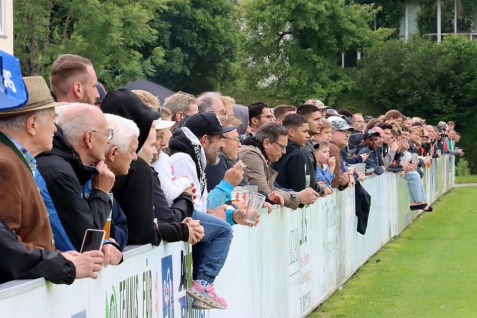 Starker Zuschauerandrang herrschte beim Relegationsrückspiel gegen den SV Haunshofen im Starnberger Rudi-Hack-Stadion.