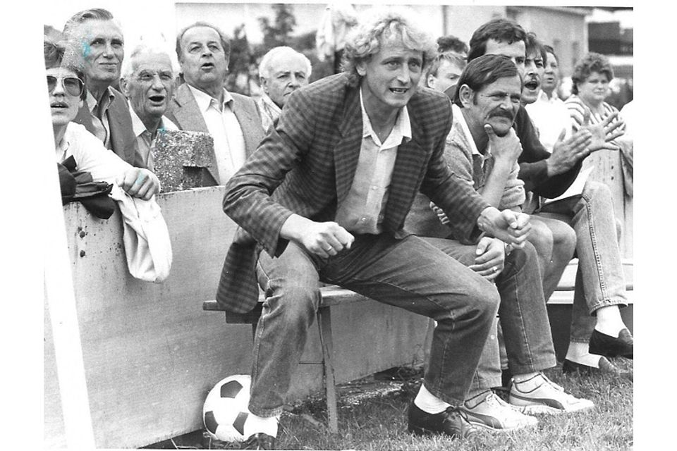Auch als Trainer mit Leib und Seele dabei: (v. l.) Siegfried „Siggal“ Gmahl, Günther Henning, Franz Mißlinger und der damalige Pressewart Uwe Pulz auf dem früheren Platz am Bahnhof.