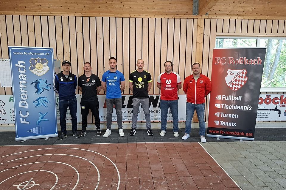 Die SG Dornach / Roßbach mit den Trainern der drei Herrenteams, darunter der neue Spielercoach Armin Leitl (dritter von links) 