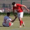Ander sherum als hier: Noch ein Ausrutscher vom Rüdesheim (in rot) und der TuS Winzenheim (weißes Trikot) wäre Meister der A-Klasse Bad Kreuznach.