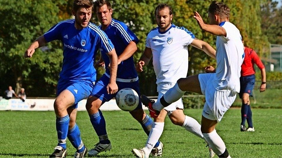 Wenn Leonardo Rinelli (rechts) mit dem TSV Münchingen II auf Korntal II trifft, könnte das ein Spitzenspiel werden.   Foto:Andreas Gorr