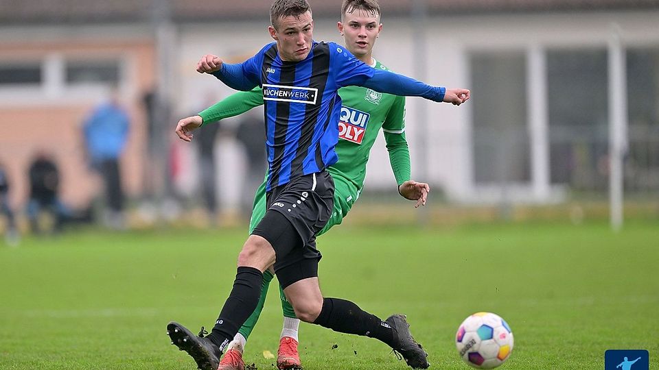 Weidens Sturmtalent Stefan Pühler (vorne) hat sich schwer am Knie verletzt.
