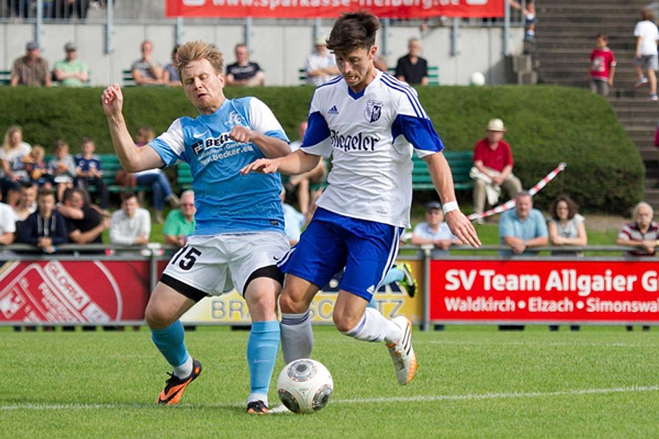 Trafen bereits im Pokal aufeinander: Der FC Denzlingen (links mit Laurenz Haas) und der SV Endingen. | Foto: Daniel Fleig