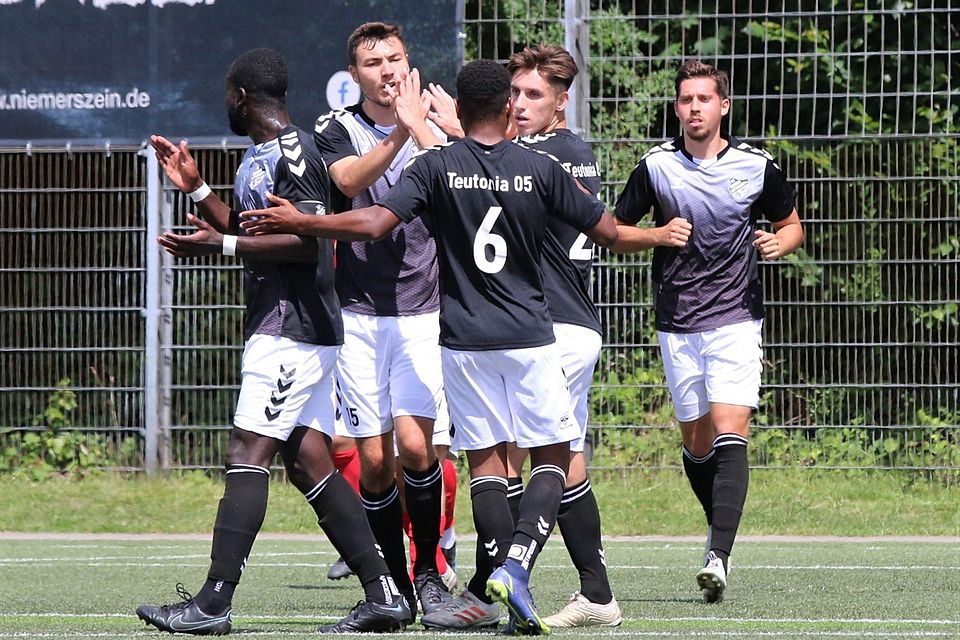 Vielleicht können die Spieler des FC Teutonia 05 sich auch am kommenden Dienstag in Leipzig über einen Treffer freuen. Archivbild.