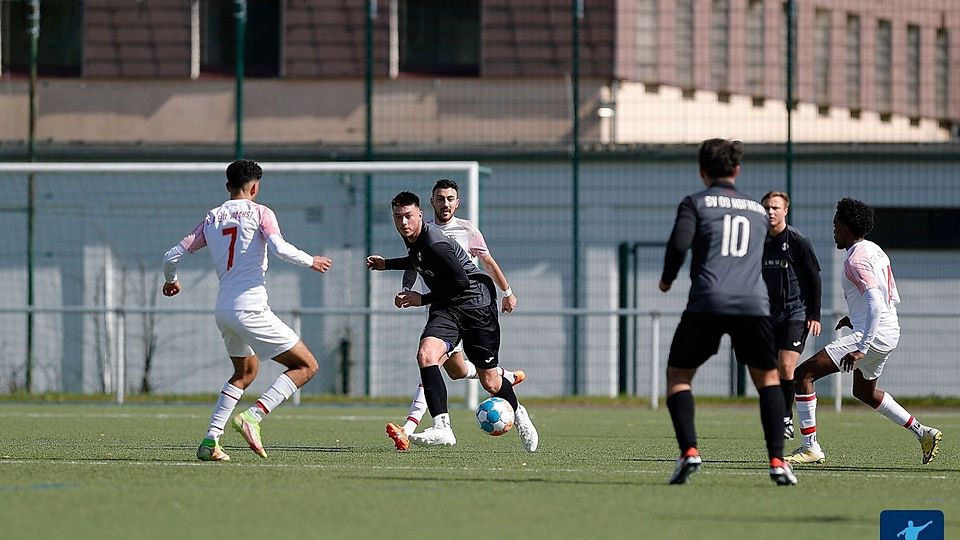 Der SV 09 Hofheim kassierte gegen die SG Hoechst die erste Niederlage der Saison. Dennoch ist das Team aus der Kreisstadt mit dem Saisonstart zufrieden.