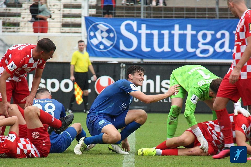 Reich an Zweikämpfen war das Mainzer Gastspiel bei den Stuttgarter Kickers.
