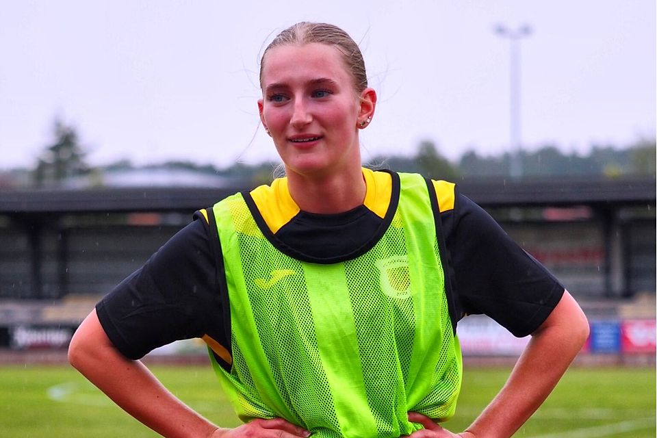 'Nova Szyndler wagt den Schritt zum Fußball und hofft darauf, dass sich ihr weitere Mädels anschließen.'