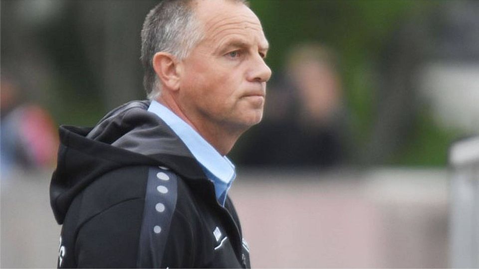 Ein glücklicher Trainer sieht anders aus: Für Uwe Zenkner ist die Vorbereitung unter der Woche nicht nach Wunsch gelaufen.	F.: Walter Brugger