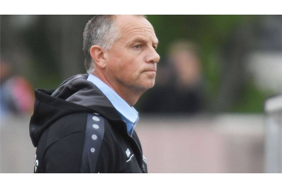 Ein glücklicher Trainer sieht anders aus: Für Uwe Zenkner ist die Vorbereitung unter der Woche nicht nach Wunsch gelaufen.	F.: Walter Brugger
