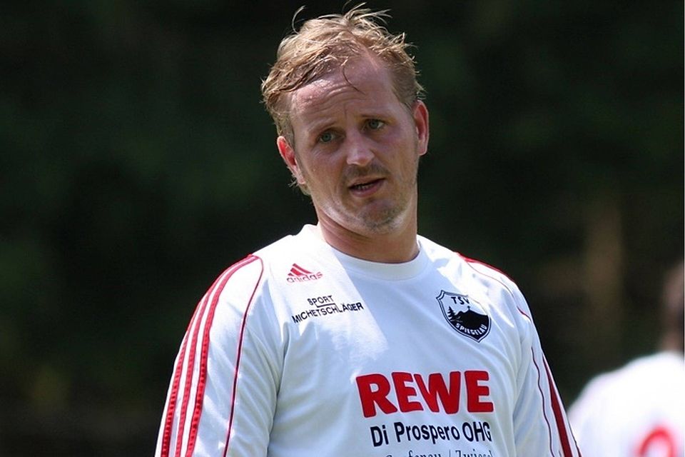 Andreas Greil fungiert mittlerweile schon über zwei Jahren als Spielertrainer beim TSV Spiegelau   Foto:Grübl