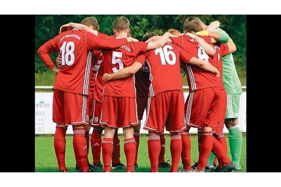 Wollen als Team zusammen aus der Krise finden: Die Fußballer des SV Eintracht Wiefelstede brauchen im Kellerduell gegen Eintracht Oldenburg einen Sieg. Lars Puchler
