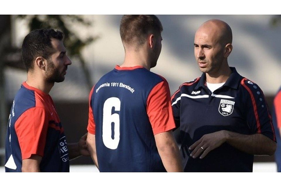 Hüseyin Sevim (rechts) bleibt bis 2020 Trainer des SV Germania Eberstadt. F: Mara Wolf. Instagram mwmara_