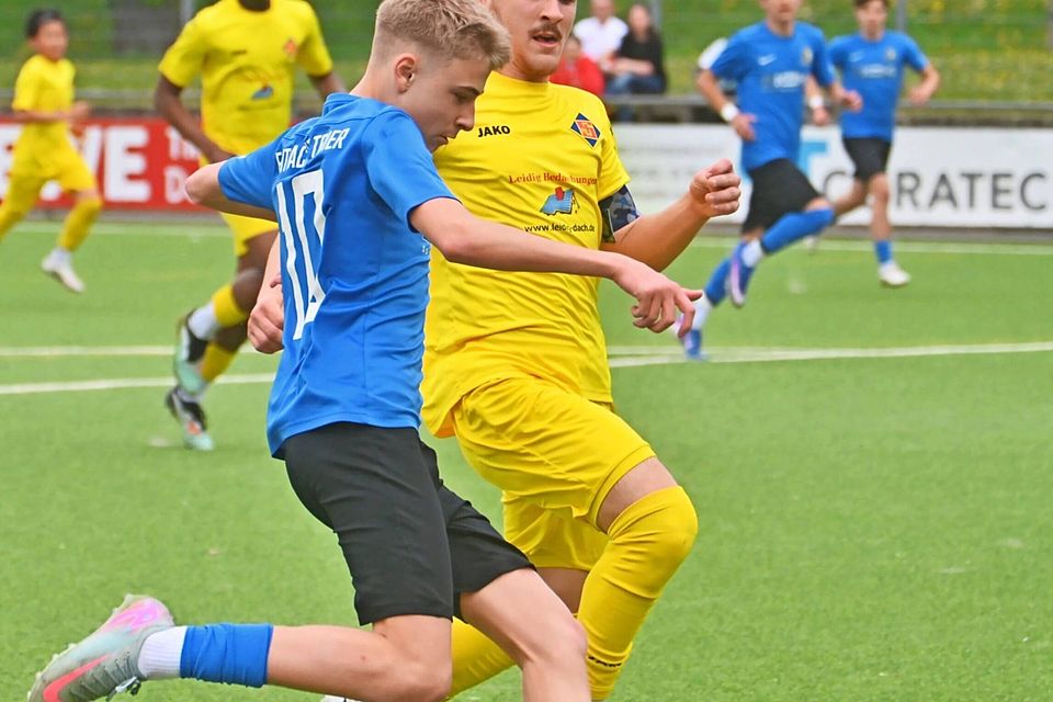 Durchsetzungsfreudig: Natan Zieba (links) erzielte zwei Tore für die U15 von Eintracht Trier. Durchsetzungsfreudig: Natan Zieba (links) erzielte zwei Tore für die U15 von Eintracht Trier.