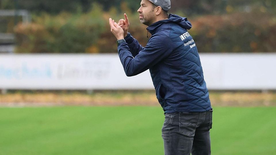 Oberweikertshofens Trainer Florian Hönisch.