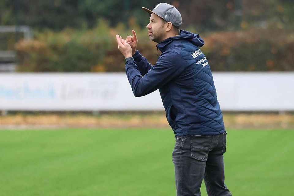 Oberweikertshofens Trainer Florian Hönisch.