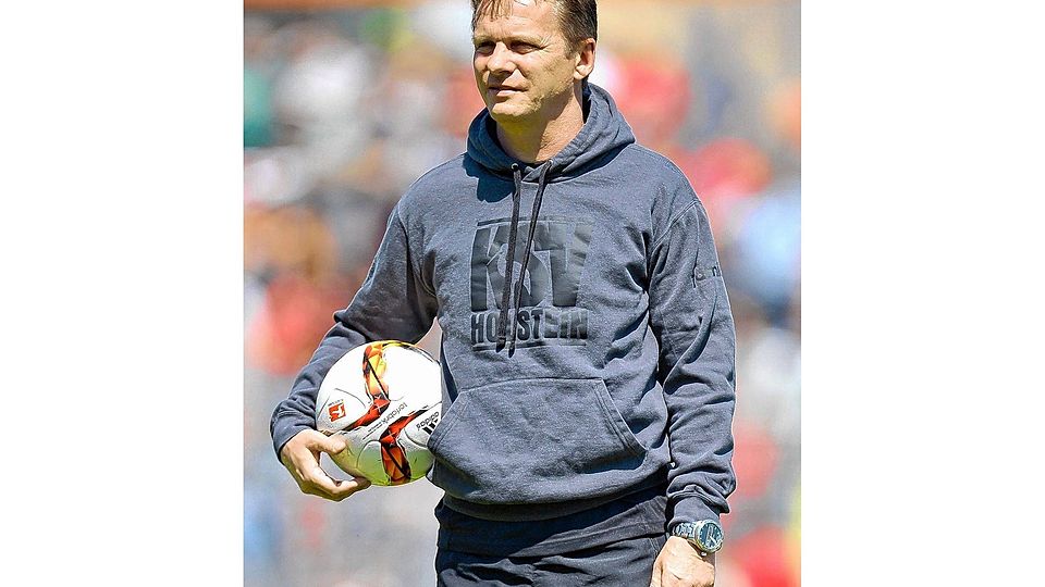 Geht ins vierte Jahr bei Holstein: Trainer Karsten Neitzel.getty