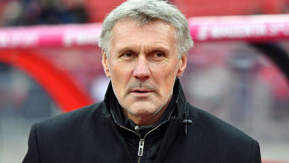 Rudi Bommer kritisiert die Vereinsführung wegen der hohen Trainer-Fluktuation.