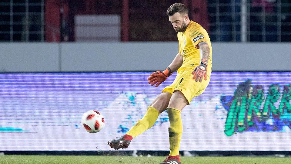 Schnitzler lief zweimal in der 2. Bundesliga auf und absolvierte 37 Partien in der 3. Liga.