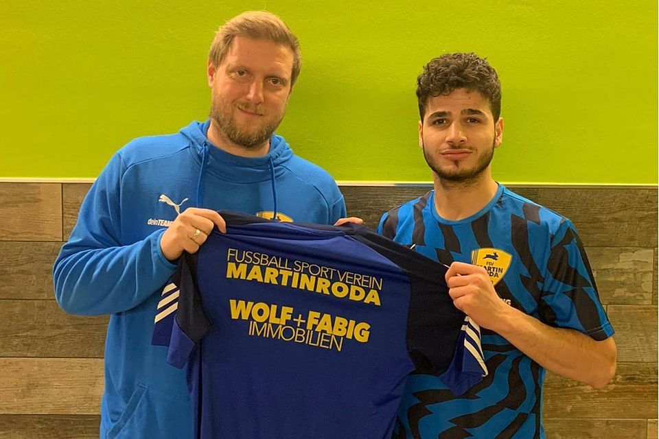 Robert Fischer (li.) begrüßt seinen Neuzugang. Robert Fischer (li.) begrüßt seinen Neuzugang.