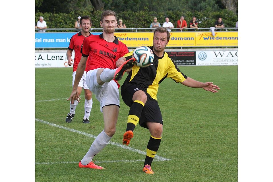Der TSV Gersthofen (in gelb) will sich mit Einsatz und Willen endlich wieder ein Erfolgserlebnis holen.  Foto: Rummel